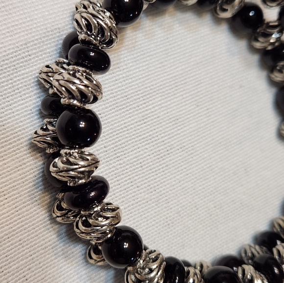 Hand Crafted Bracelet Coil Black and Silver Beaded Fits Most Memory Wire - Picture 10 of 10